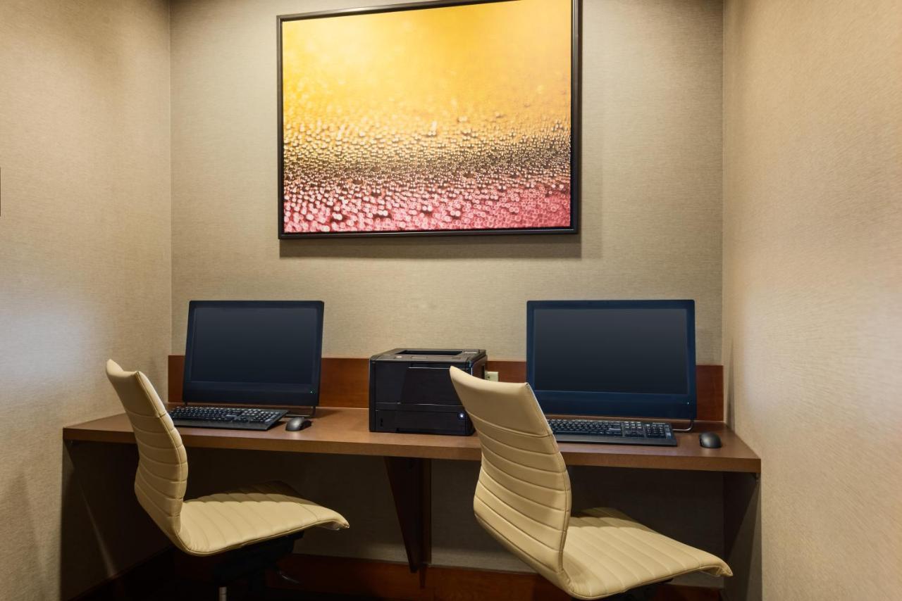 Hyatt Place Baltimore Hotel 3*